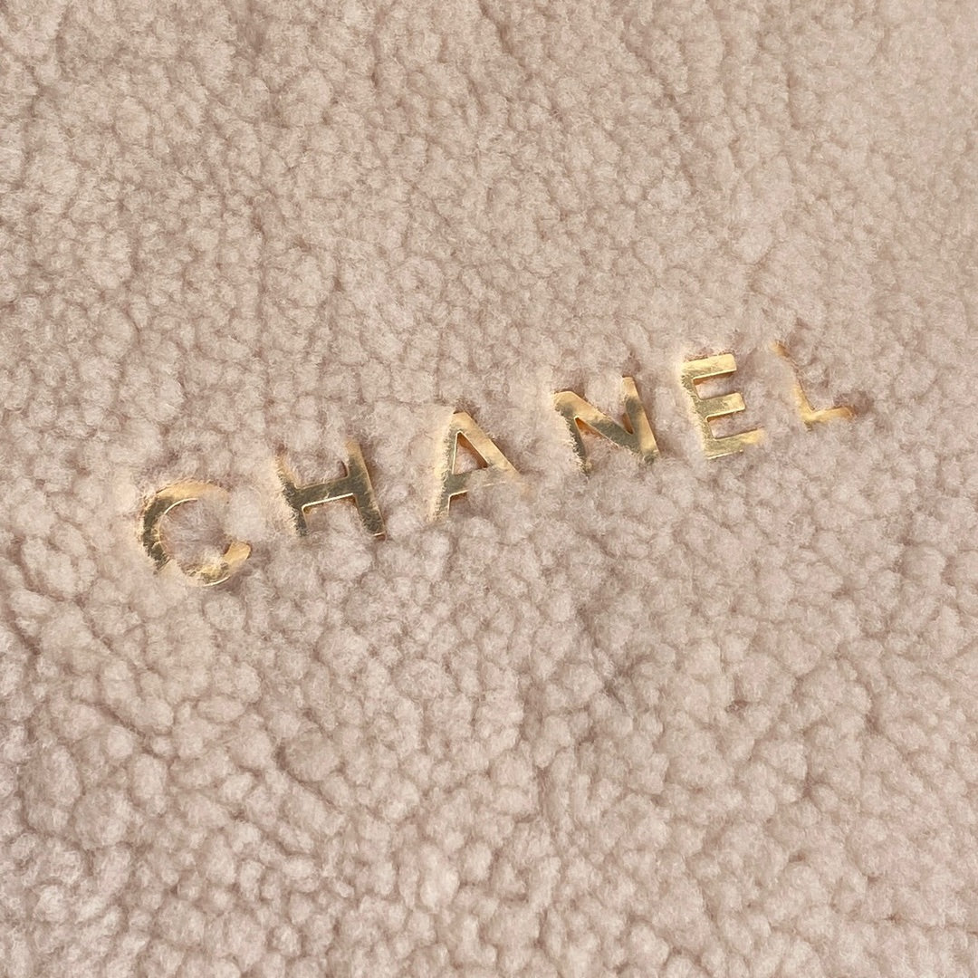 CHANEL 24K Hobo 22 Bag 39cm Beige Wool Fur