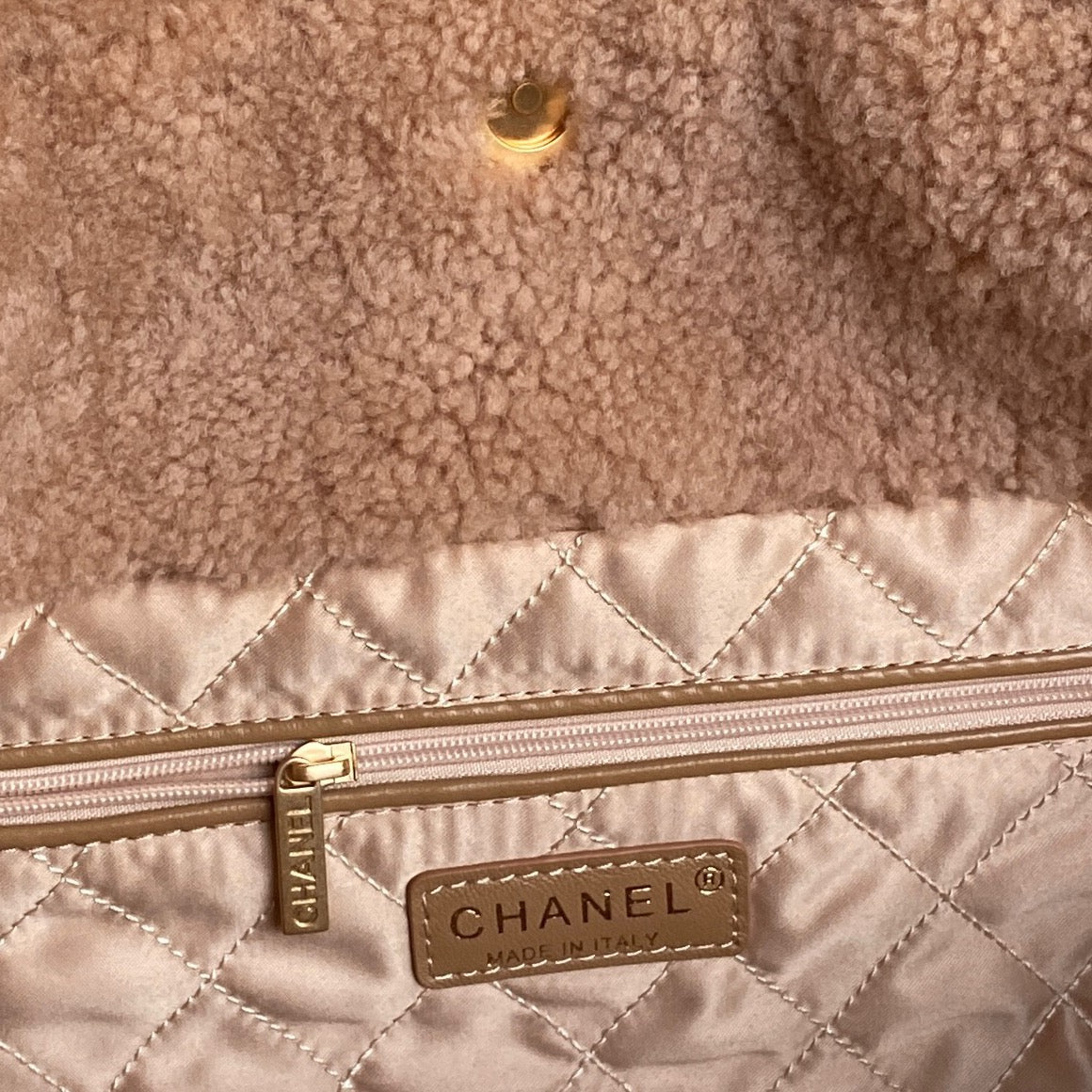 CHANEL 24K Hobo 22 Bag 39cm Brown Wool Fur
