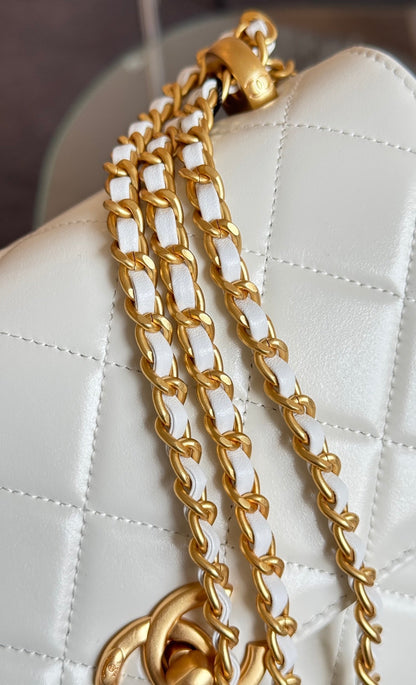 CHANEL Mini Flap 19cm White Lambskin Gold Hardware