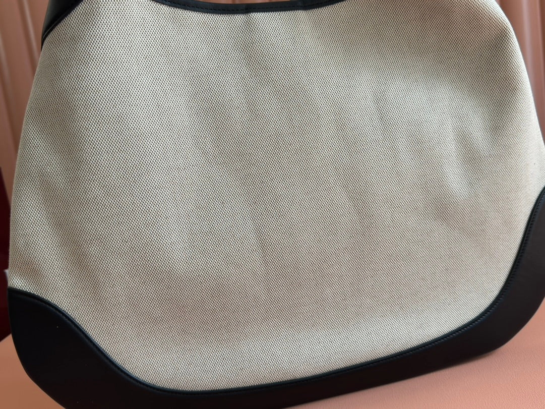 Gucci BODY MEDIUM SHOULDER BAD 49 IN NATURAL CANVAS AND BLACK CALFSKIN GOLD HARDWARE