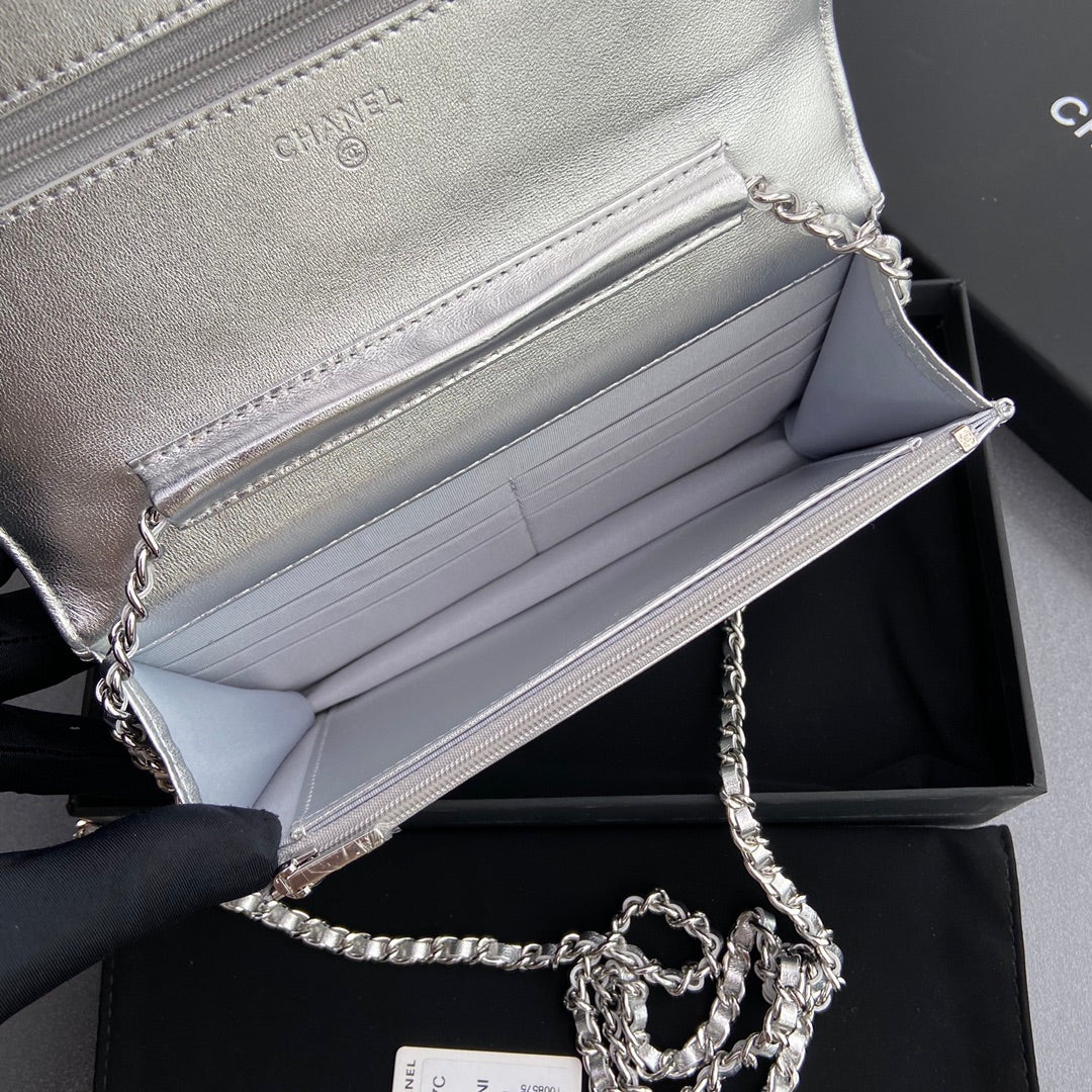 CHANEL Woc 20cm Silver Metalic Calfskin Silver Hardware