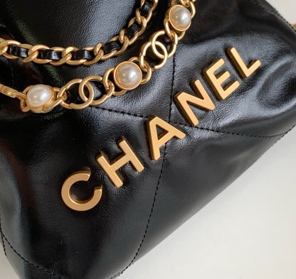 CHANEL 24a 22 hobo bag 20cm black lambskin pearl gold hardware