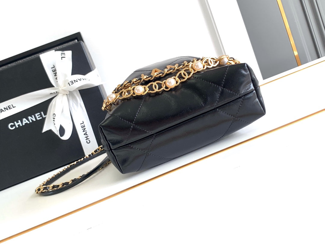 CHANEL 24a 22 hobo bag 20cm black lambskin pearl gold hardware