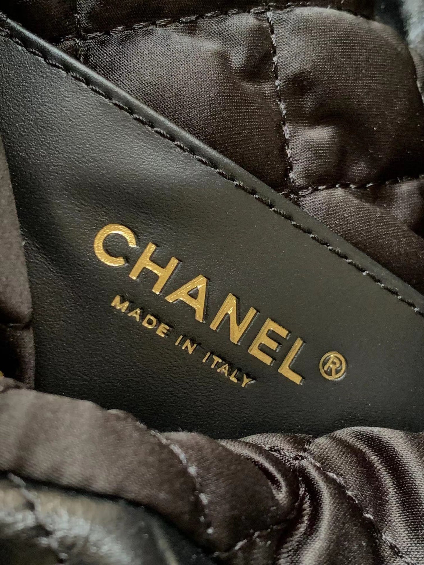 CHANEL 24a 22 hobo bag 20cm black lambskin pearl gold hardware