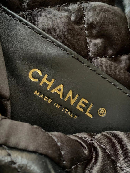 CHANEL 24a 22 hobo bag 20cm black lambskin pearl gold hardware