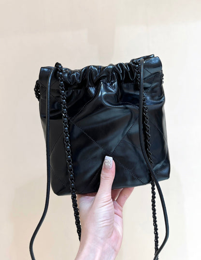 CHANEL cc22 mini hobo bag 20cm all black lambskin