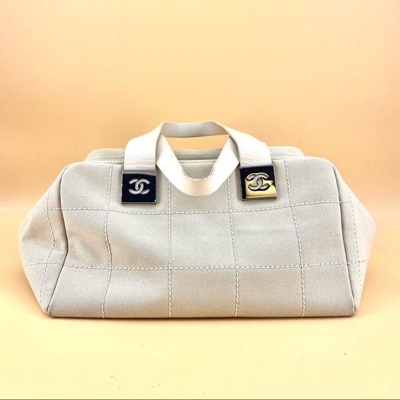CHANEL vintage beige handbag