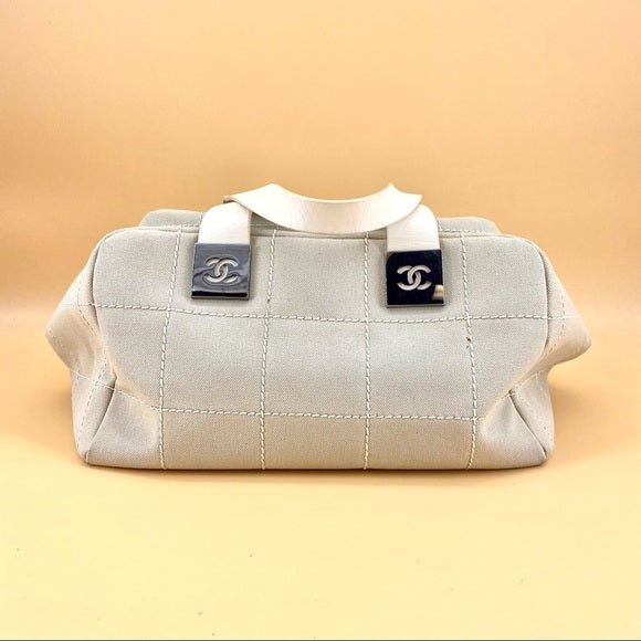 CHANEL vintage beige handbag