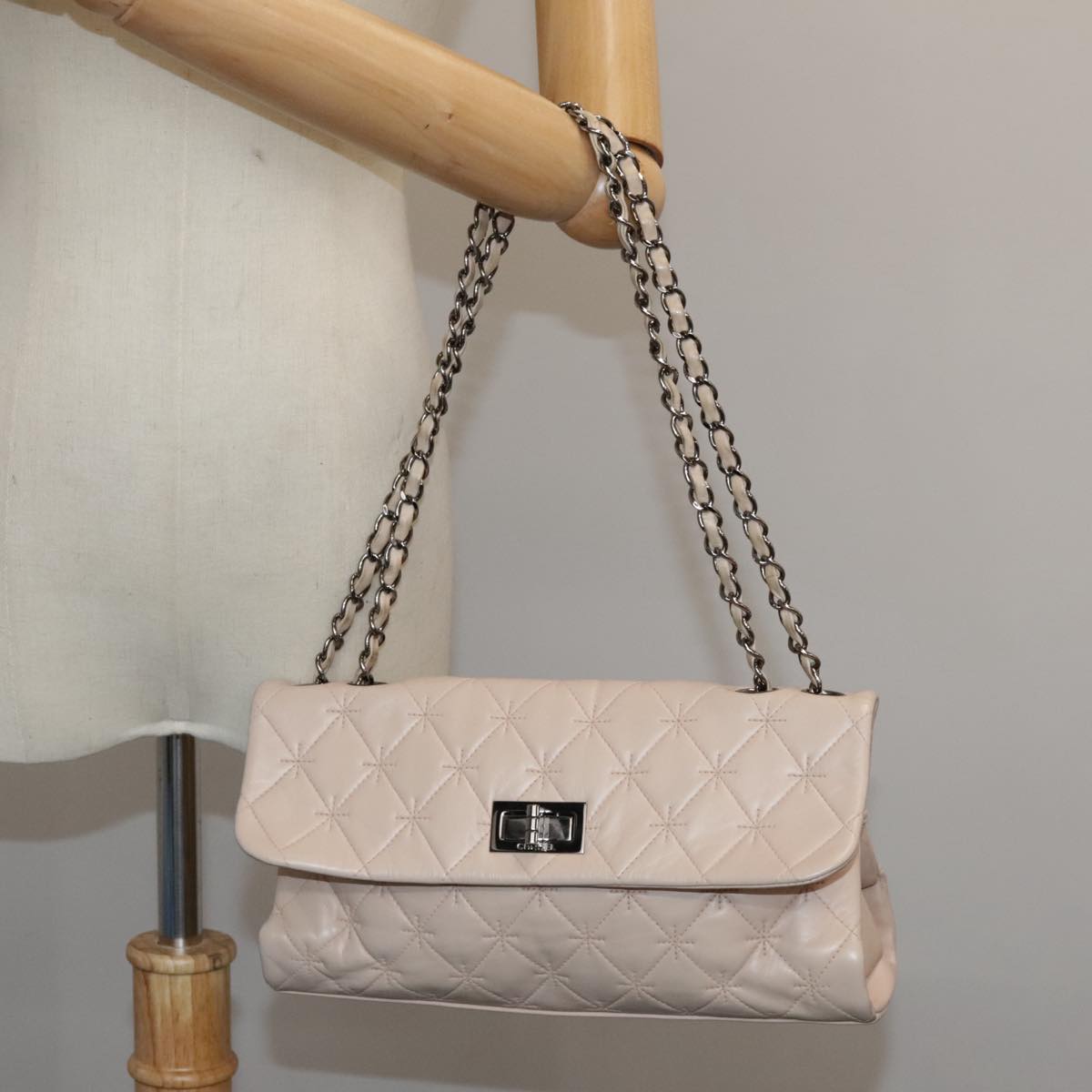 CHANEL Matelasse Chain Shoulder Bag Caviar Skin Pink CC PP047