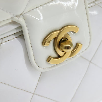 CHANEL Matelasse Vanity Cosmetic Pouch Patent leather White Gold CC PP147