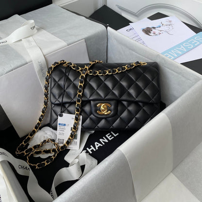 CHANEL Medium Classic Flap Bag 23cm Black Lambskin Gold Hardware