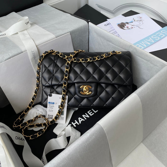CHANEL Medium Classic Flap Bag 23cm Black Lambskin Gold Hardware