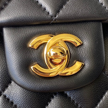 CHANEL Medium Classic Flap Bag 23cm Black Lambskin Gold Hardware