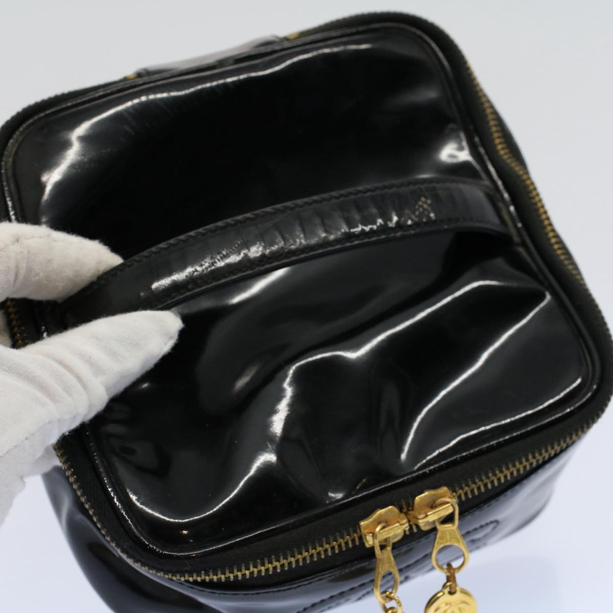CHANEL Vanity Cosmetic Pouch Patent leather Black CC yb378