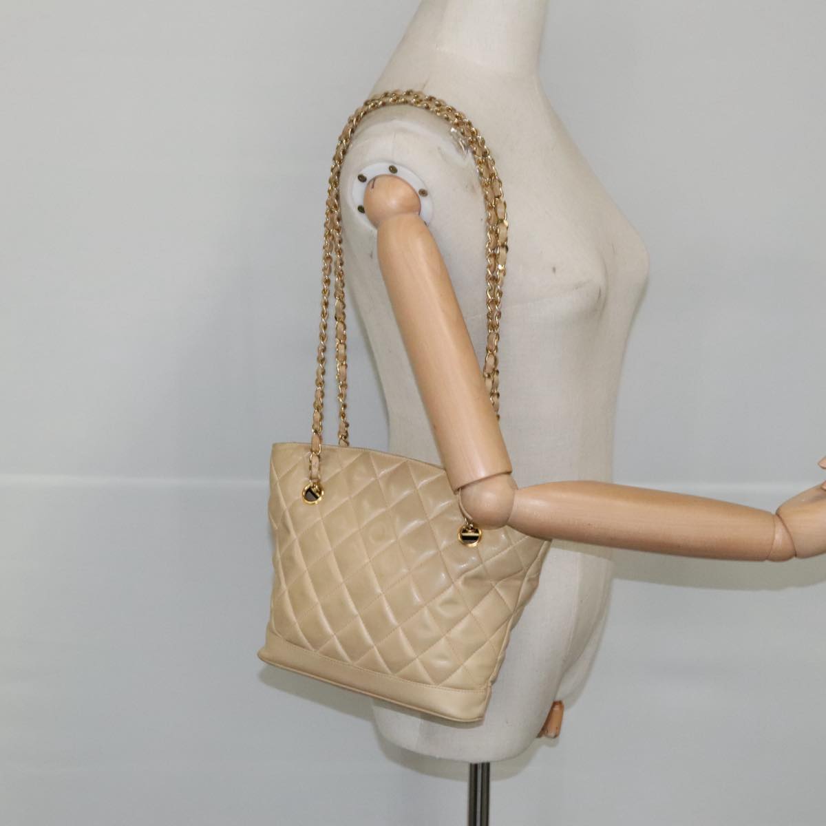 CHANEL Matelasse Chain Shoulder Bag Leather Beige CC yb718