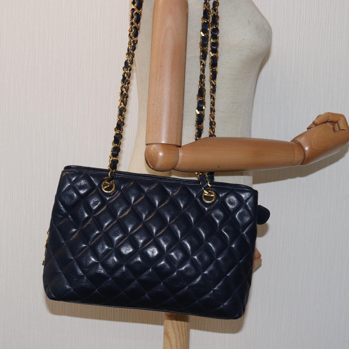 CHANEL Matelasse Chain Shoulder Bag Lamb Skin Navy CC yk12992
