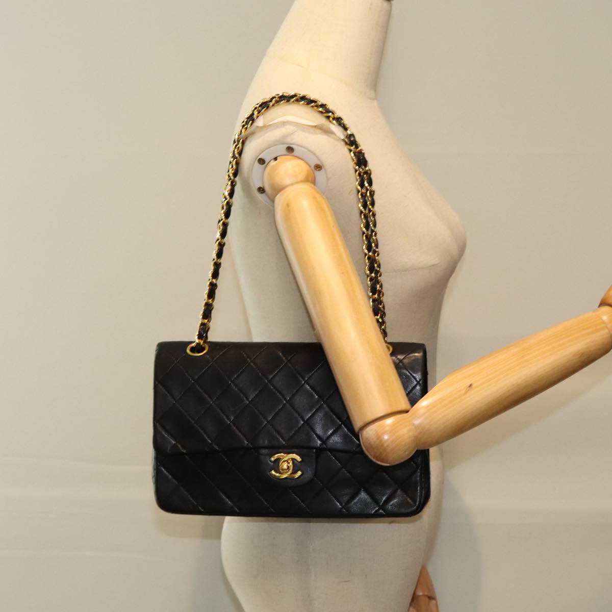 CHANEL Matelasse 25 Turn Lock Chain Hand Bag Lamb Skin Black CC yk14030A