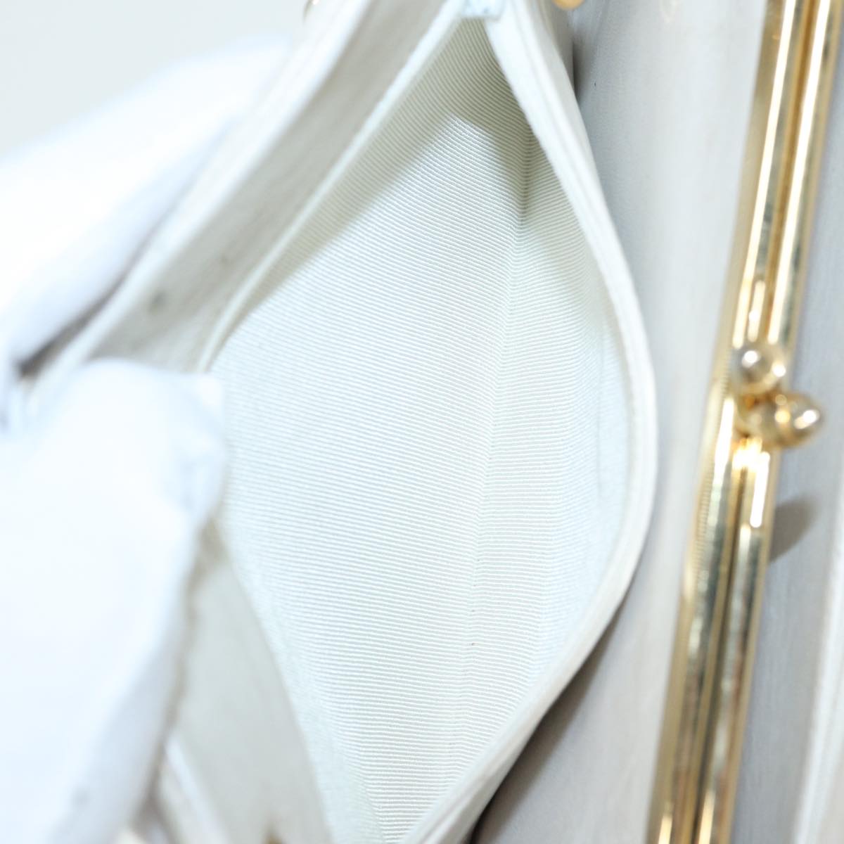 CHANEL V Stitch Chain Hand Bag Leather White CC yk14103