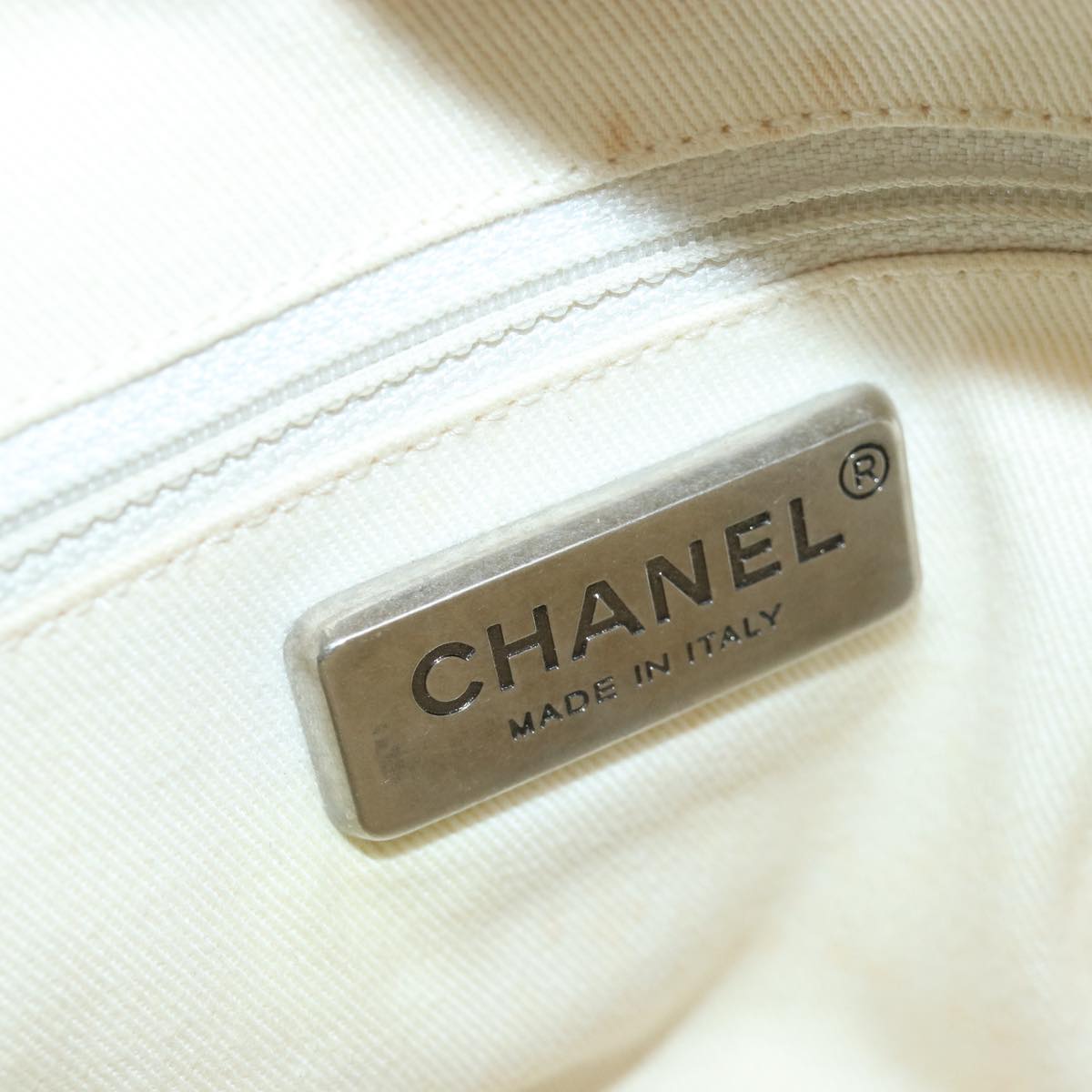 CHANEL Matelasse Chain Shoulder Bag Caviar Skin White Silver CC yk14601