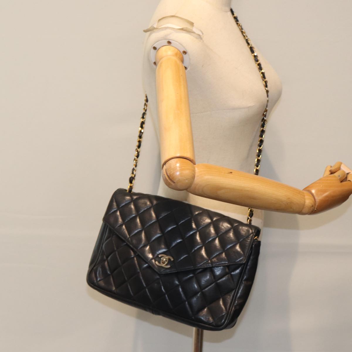 CHANEL Matelasse Turn Lock Chain Shoulder Bag Leather Black Gold CC yk14695